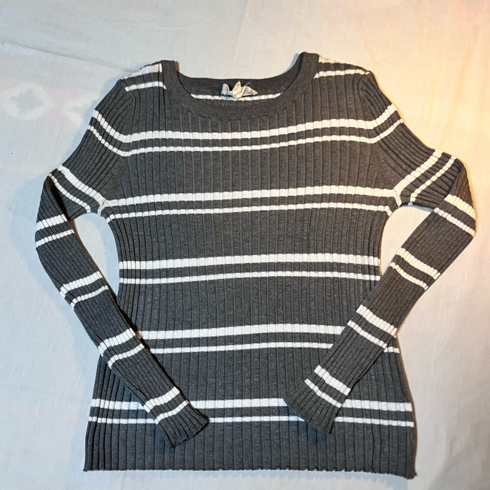 Women’s Grey & White Striped Ribbed Pullover Sweater Pink Republic size Medium